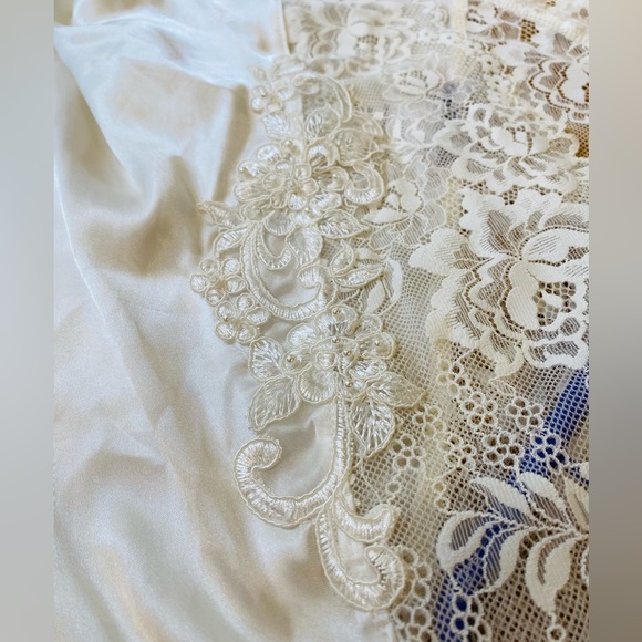 Pearl white “Bridal” 💍 Robe with beautiful detailing S/M - Picture 5 of 14